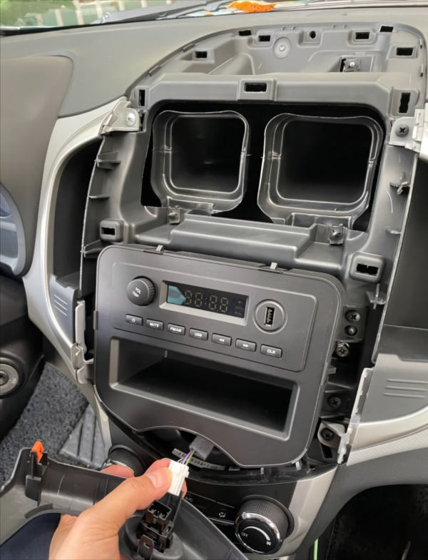 自己動手改裝奔奔E-Star國民版,升級中控大屏和音響 自己動手改裝奔奔E-Star國民版,升級中控大屏和音響