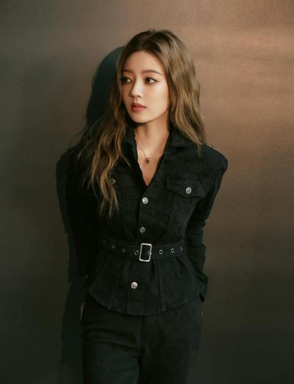 於正力捧5年都不火，有顏有身材的何瑞賢，基礎款也能穿得很驚豔