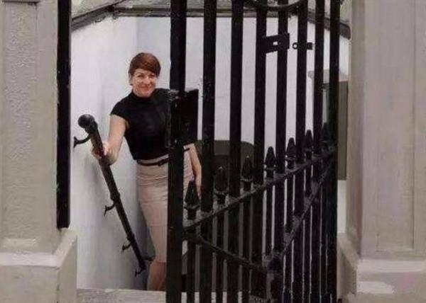 無房女孩低價買下一個公共廁所，花了15萬改造成溫馨的家，厲害了