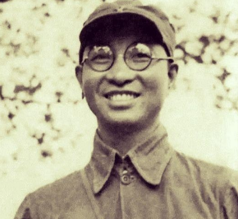 王新蘭和肖華相愛46年，肖華因病逝世後，王新蘭為何自責不已？