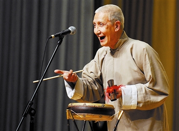 他是老曲藝演員,50歲登春晚演雙簧忽然走紅,如今已經84歲 他是老曲藝演員,50歲登春晚演雙簧忽然走紅,如今已經84歲