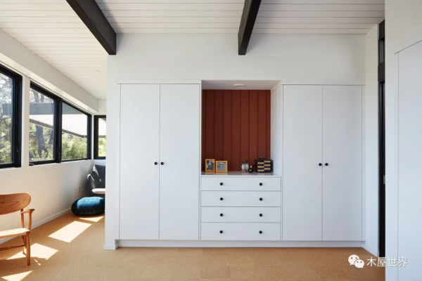 用當年的流行風格改建60年前的木屋,享受現代溫馨的生活 用當年的流行風格改建60年前的木屋,享受現代溫馨的生活