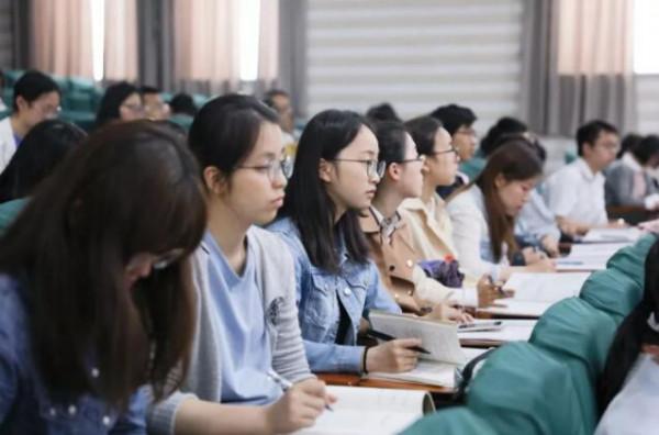 大學畢業後轉行率高的4大專業，過來人感嘆，當初聽父母的就好了