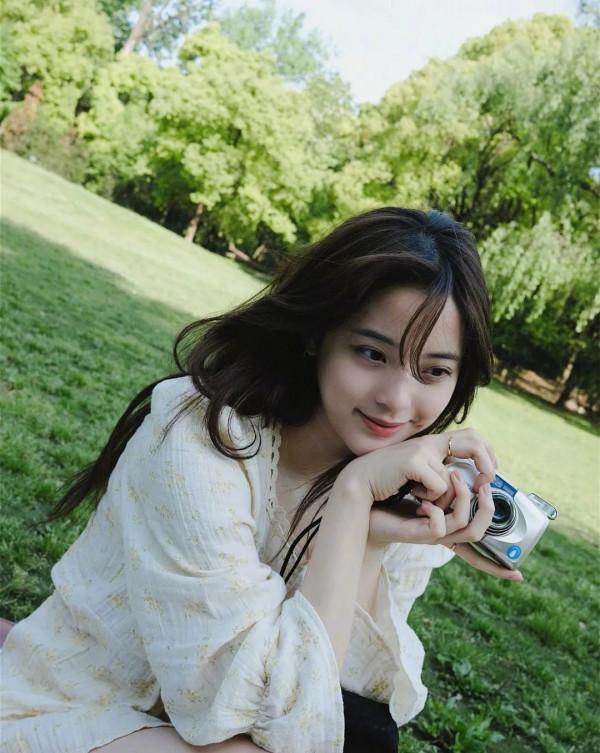 剪短髮後的歐陽娜娜，百變造型又美出圈