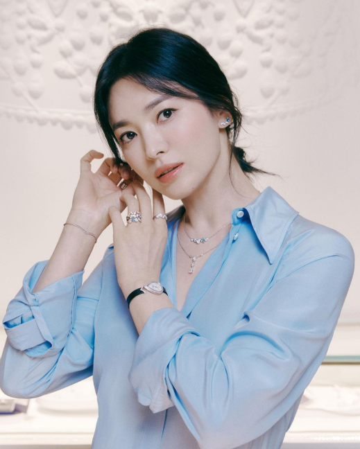 宋慧喬可算爭口氣，通勤風打扮亮相真美，新劇搭小鮮肉比宋仲基帥