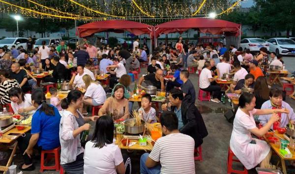 2人吃串串,5點到店已人滿為患,結賬後感慨,這生意能月入10萬 2人吃串串,5點到店已人滿為患,結賬後感慨,這生意能月入10萬