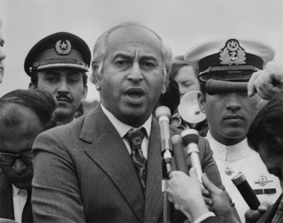 巴基斯坦總統哈克死於空難,調查發現:後備箱裡的那箱芒果很詭異 巴基斯坦總統哈克死於空難,調查發現:後備箱裡的那箱芒果很詭異