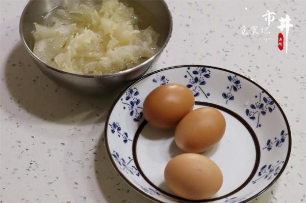 雞蛋和銀耳是絕配，炒一盤捨不得放下筷子，還不知道怎麼吃就虧了