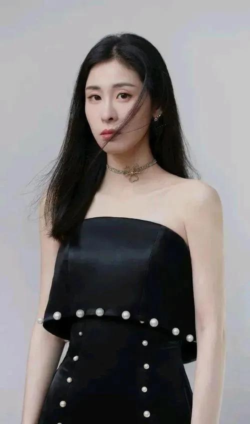 張碧晨好美，沒有婚禮的她，突然有娃了，覺得她太不值了