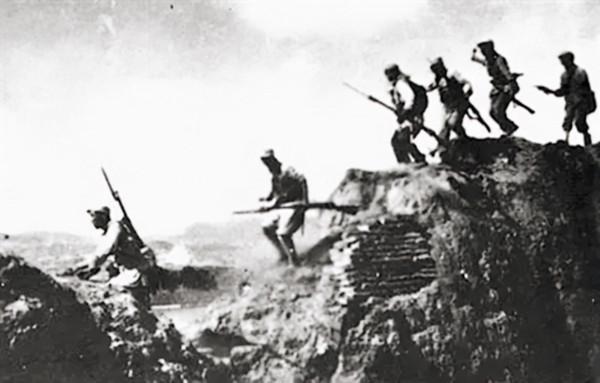 2000土匪混入百姓中被揪出,如何處理?戰士:看手就行 2000土匪混入百姓中被揪出,如何處理?戰士:看手就行