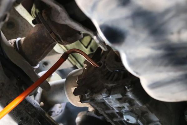 怪獸修車:翻新“老舊狀態”的11年起亞索蘭託,15萬公里重回巔峰 怪獸修車:翻新“老舊狀態”的11年起亞索蘭託,15萬公里重回巔峰