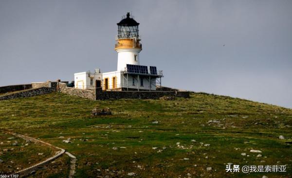 三人在孤島守塔時失蹤，桌上留下三篇燈塔日誌，他們經歷了什麼？