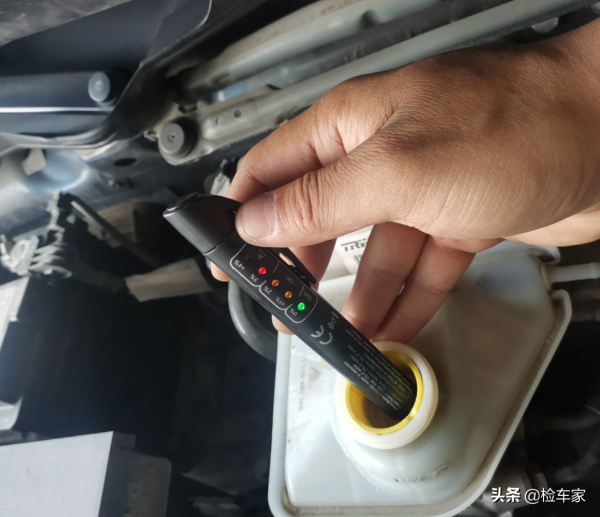 報價95萬的3.0T卡雷拉驗出問題白送?檢測師愣了,買家沒忍住 報價95萬的3.0T卡雷拉驗出問題白送?檢測師愣了,買家沒忍住