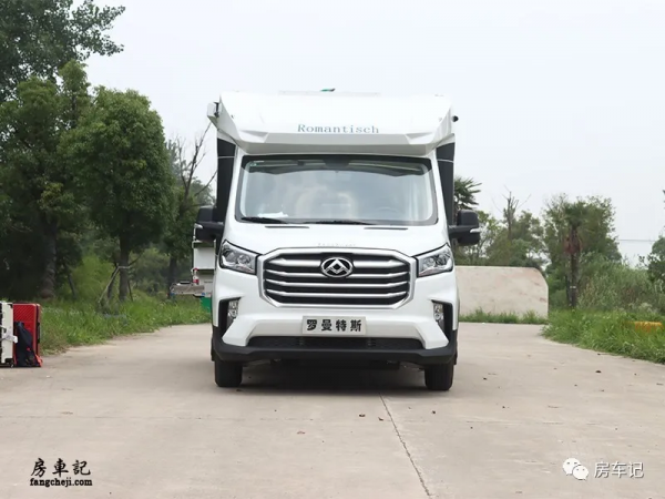 精緻小額頭!800AH鋰電和200L清水箱,實拍羅曼特斯T50房車 精緻小額頭!800AH鋰電和200L清水箱,實拍羅曼特斯T50房車