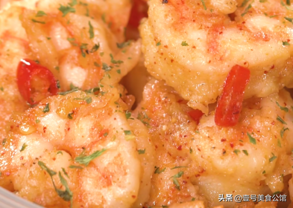 西班牙風味的蒜香燜蝦，鮮辣又解饞，營養又好吃，家人特喜歡