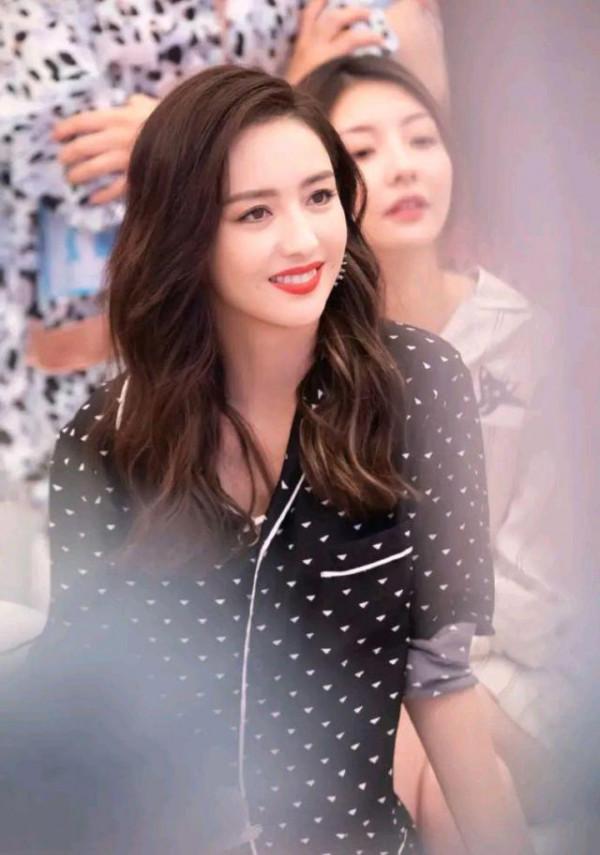 八卦爆料:蔡少芬、佟麗婭、奚夢瑤、晉久、許鞍華、葛薈婕、阿嬌 八卦爆料:蔡少芬、佟麗婭、奚夢瑤、晉久、許鞍華、葛薈婕、阿嬌