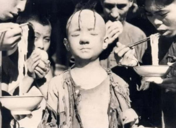 《三毛流浪記》的作者,曾目睹過三毛原型慘死路邊,邊咳血邊創作 《三毛流浪記》的作者,曾目睹過三毛原型慘死路邊,邊咳血邊創作