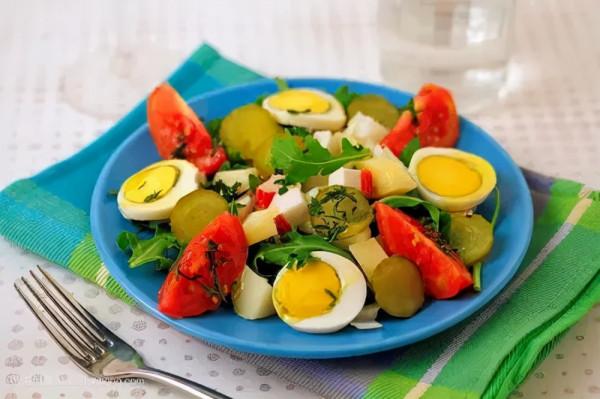 白頭髮越來越多，可能不是老了，或許是機體缺乏這2種營養素？