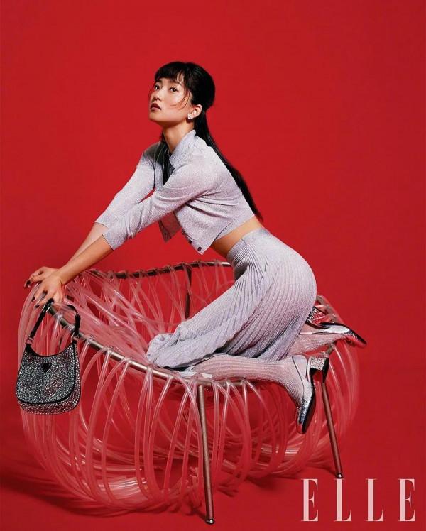 金泰梨Elle雜誌韓國版12月刊封面畫報，Prada文藝氣質女孩