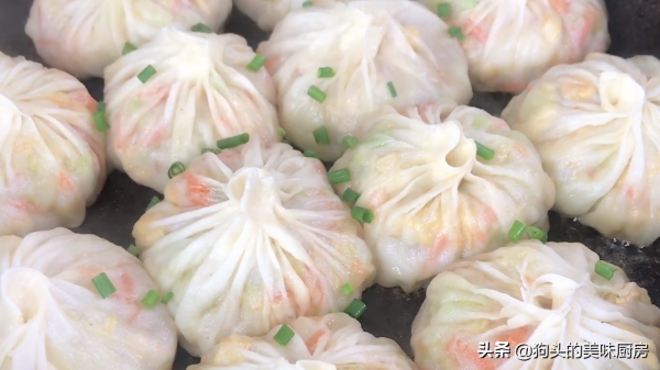 菜包子這樣做太香了,不發麵不擀麵,營養低脂,比肉吃還香 菜包子這樣做太香了,不發麵不擀麵,營養低脂,比肉吃還香