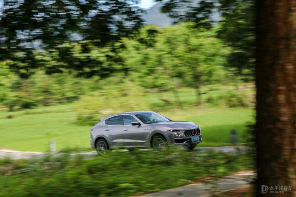 激動壞了！第一次開瑪莎拉蒂長途旅行，居然是這樣的感覺...