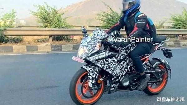 KTM入門小跑車也要換臉,RC125/RC200路試諜照曝光 KTM入門小跑車也要換臉,RC125/RC200路試諜照曝光