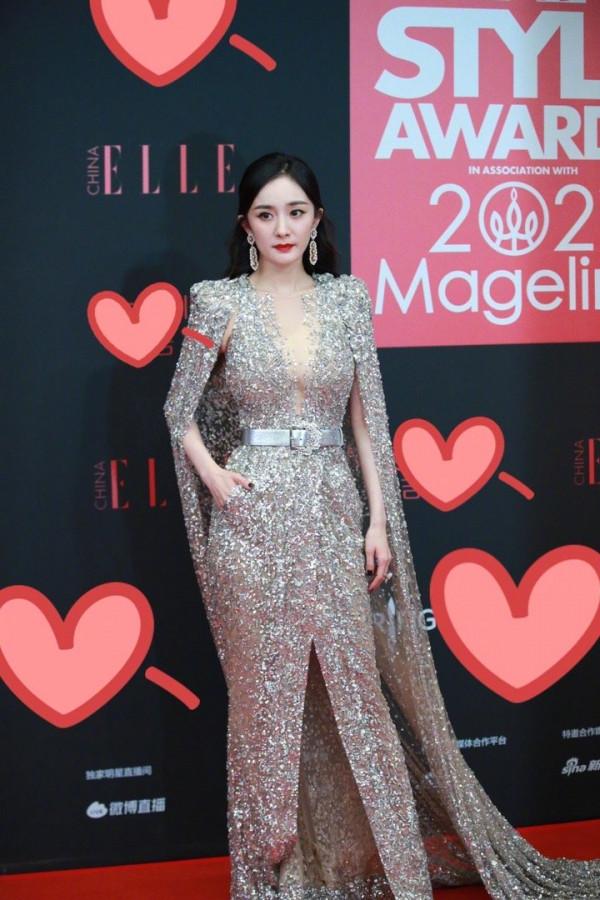 ELLE盛典出意外，紅毯環節延期到深夜，女星造型脫妝狀態受影響