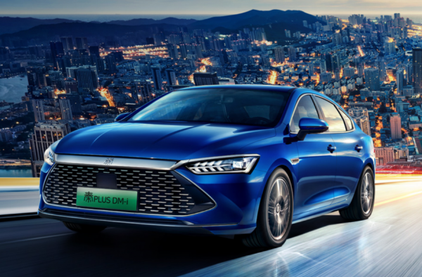 11月轎車銷量丨比亞迪秦同比暴漲近5倍，帕薩特等中型車逆市增長