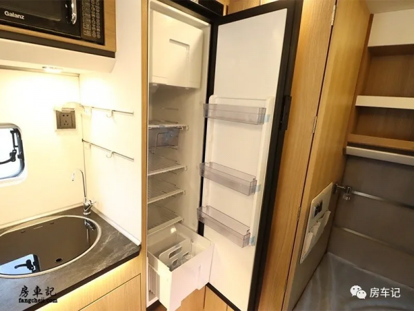 五十萬能買什麼?宇通C535全新小頂房車,想去哪裡去哪裡 五十萬能買什麼?宇通C535全新小頂房車,想去哪裡去哪裡