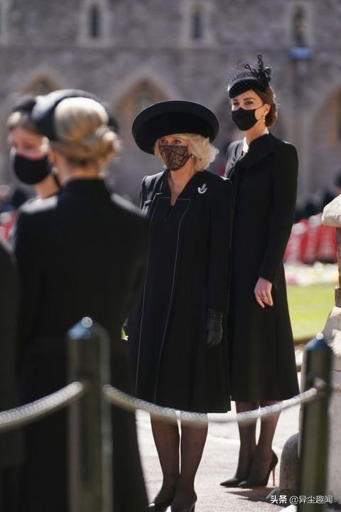 康沃爾公爵夫人卡米拉佩戴閃閃發光鑽石首飾的19張照片 康沃爾公爵夫人卡米拉佩戴閃閃發光鑽石首飾的19張照片