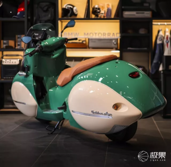 寶馬摩托變身復古機車，座椅用上“暖心”配置，冬天出行不怕凍