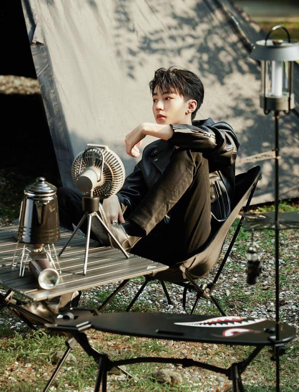 王俊凱生日大片曝光 化身機車小王子野外露營盡顯不羈