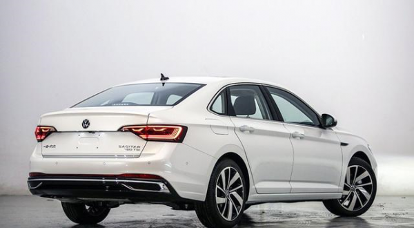 五大重磅“燃油車”，都有雙重“殺手鐧”，誰最符合國人的胃口？