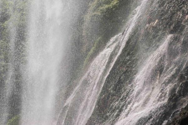 貴州不可多得的人間淨土,千泉歸壑,石奇瀑布更奇,遊客少消費低 貴州不可多得的人間淨土,千泉歸壑,石奇瀑布更奇,遊客少消費低