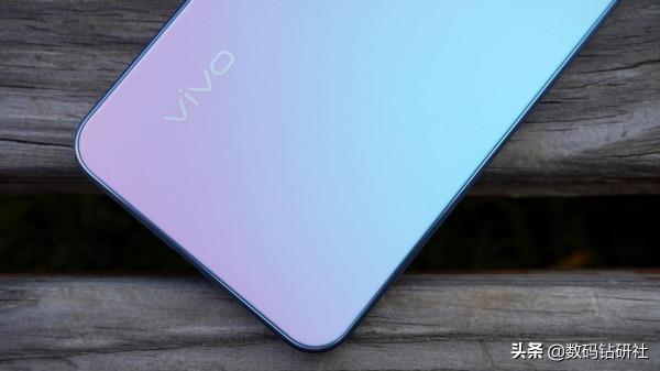 盤點四款中端機型：vivo、榮耀、紅米、OPPO在同一平臺實現差異化