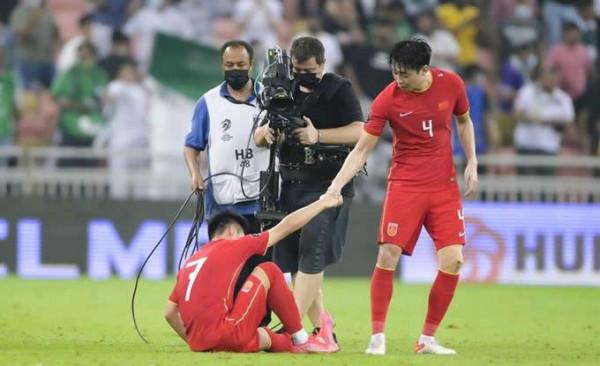 球迷意外！李霄鵬大撒網，國足大名單仍有3條漏網“大魚”