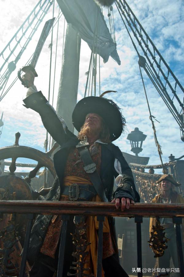 用&OpenCurlyDoubleQuote;人物傳記&rdquo;的方式開啟《加勒比海盜》，電影終於看明白了