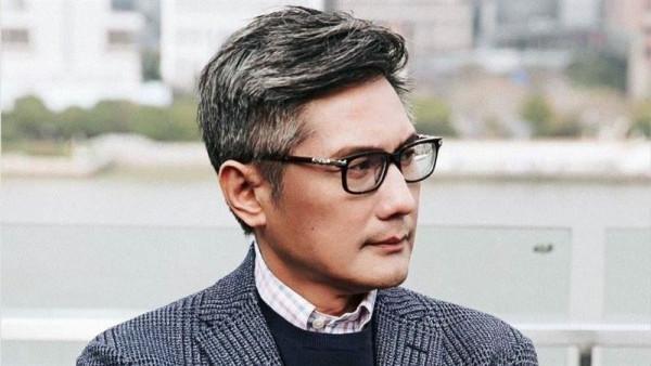 包小柏22歲愛女患罕見病去世！爸捐骨髓難挽回，4月前已滿頭白髮