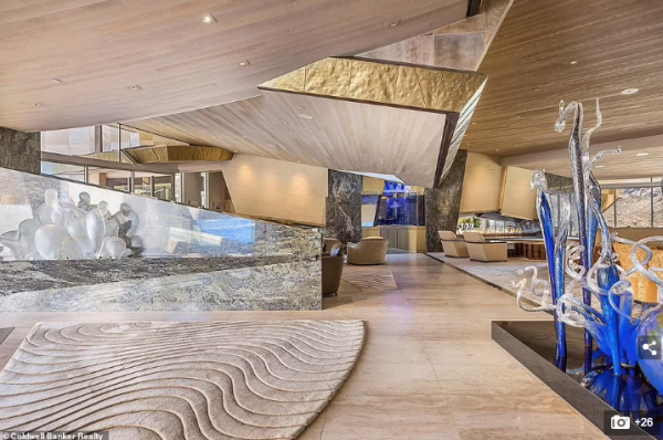 美國豪宅叫價$5000萬速賣出 位處沙漠 家中竟有水族館海底隧道