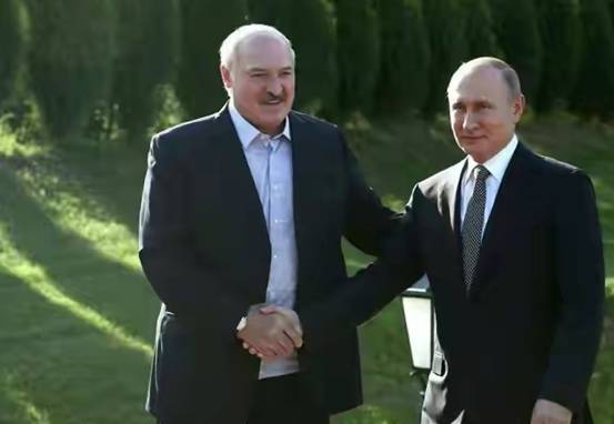 盧卡申科正式宣佈將與普京結盟