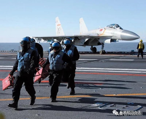 七彩航母 圖說“遼寧”艦