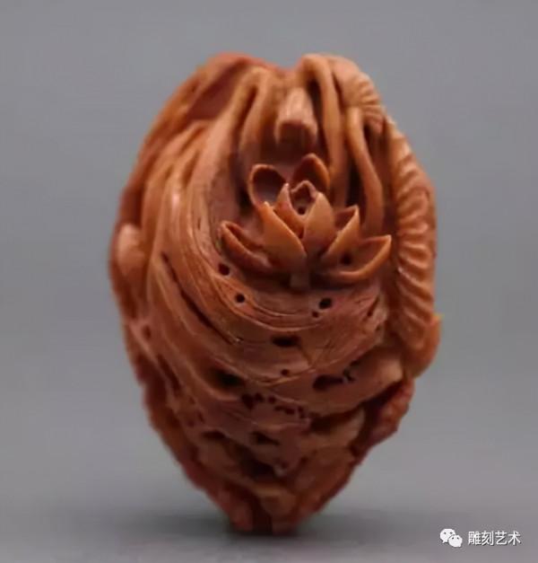 桃子誰都吃過,可是如此勁爆的桃核雕刻誰見過? 桃子誰都吃過,可是如此勁爆的桃核雕刻誰見過?