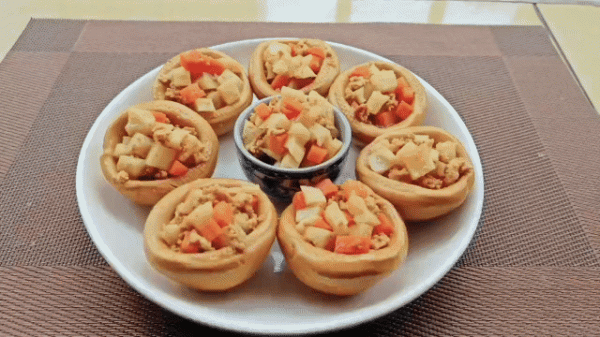 星期天小李來蹭飯,我做4道菜招待,她說:“我下次還是在家吃吧” 星期天小李來蹭飯,我做4道菜招待,她說:“我下次還是在家吃吧”