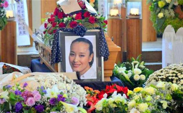 著名歌唱家索寶莉：身世悽苦，客死異國讓人心碎