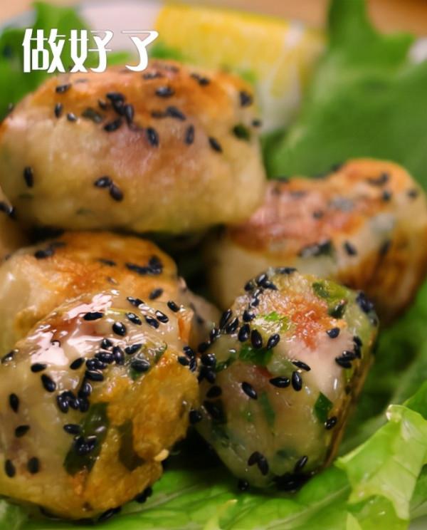 一口一個的“金鑼香酥樂食丸”，簡直酥到掉渣