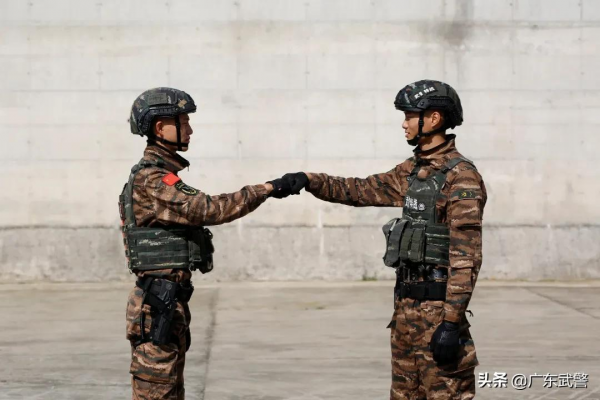 武警&OpenCurlyDoubleQuote;00後&rdquo;特戰雙胞胎兄弟，你&OpenCurlyDoubleQuote;想&rdquo;怎麼&OpenCurlyDoubleQuote;選&rdquo;？