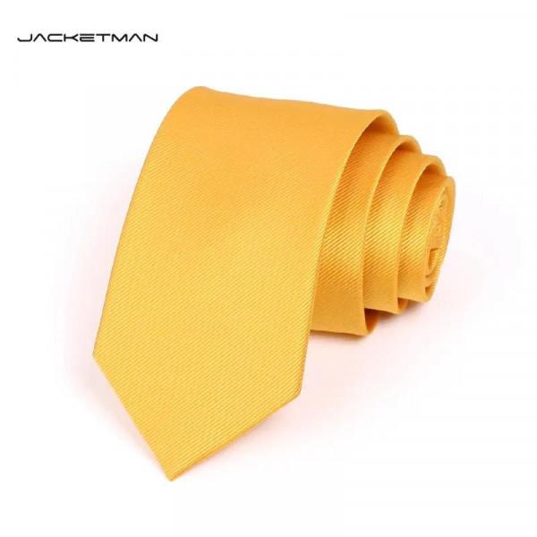 領帶綠色、襯衫黃色的人