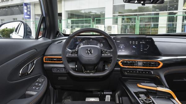 加價換2.0T+8AT，新款長安UNI-T值得購買嗎？