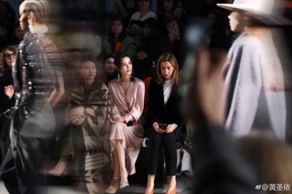 黃聖依終於認真穿搭，蜜桃色長裙少女感十足，今年春天就要這麼穿