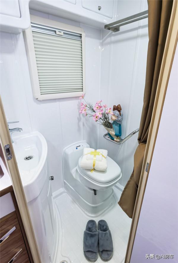 星球命名的旅行車？顏值高，功能強，空間也大，6人食宿很簡單